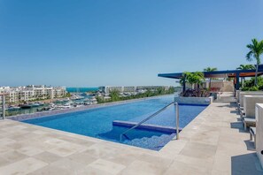 Outdoor pool - Relaxing Escape, Private Beach and Rooftop (Cancun)