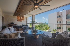 Outdoor dining - Relaxing Escape, Private Beach and Rooftop (Cancun)