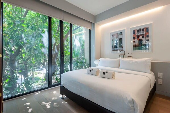 1 habitación, tabla de planchar con plancha, cuna de viaje y wifi 