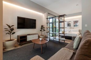 Televisión y oficina 