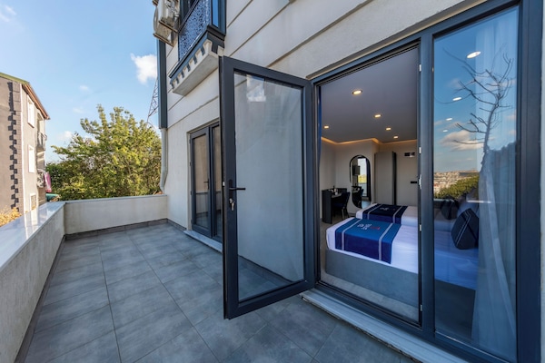Deluxe Triple Room | Balcony