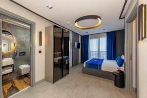 Premium bedding, Select Comfort beds, free minibar items, in-room safe - The Private Airport Hotel (Arnavutköy)