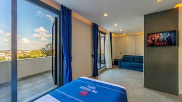 Deluxe Triple Room | Premium bedding, Select Comfort beds, free minibar items, in-room safe