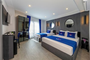 豪華三人房 | 高級寢具、Select Comfort 床墊、免費迷你吧物品、客房內保險箱