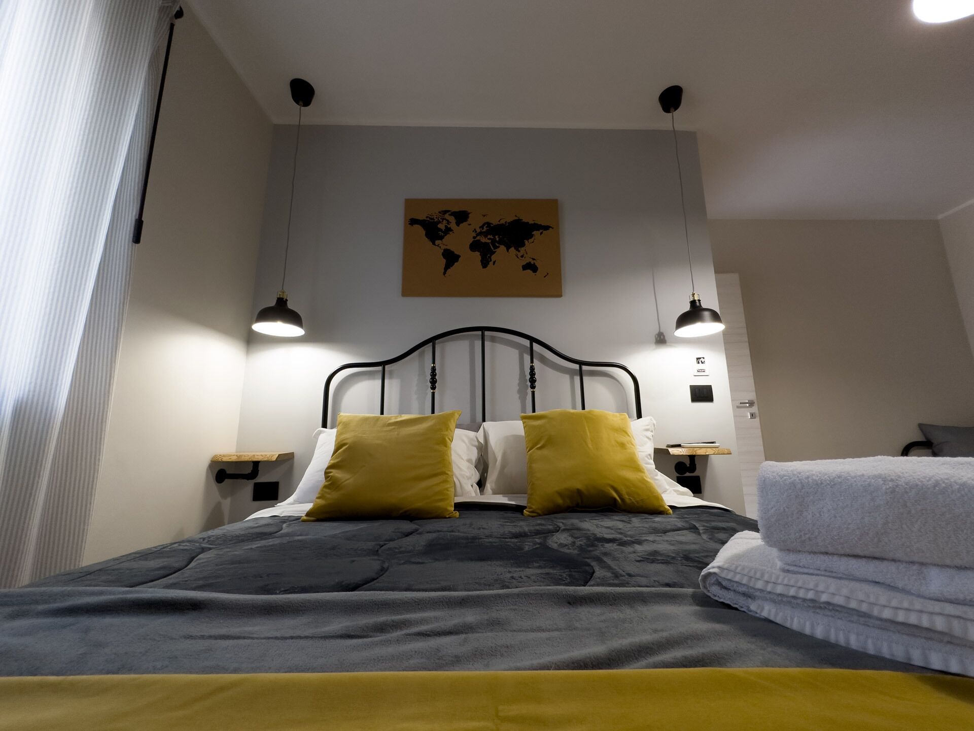 1 bedroom, travel cot, WiFi, bed sheets