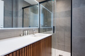 Shower, towels