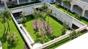 Property grounds - ITALY COURSE EXCLUSIVE 2TRILO [center parking]. (GALLIPOLI)