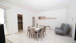 Dining - ITALY COURSE EXCLUSIVE 2TRILO [center parking]. (GALLIPOLI)