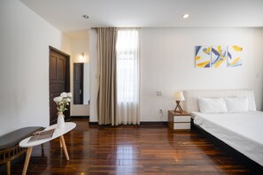 6 bedrooms, iron/ironing board, WiFi