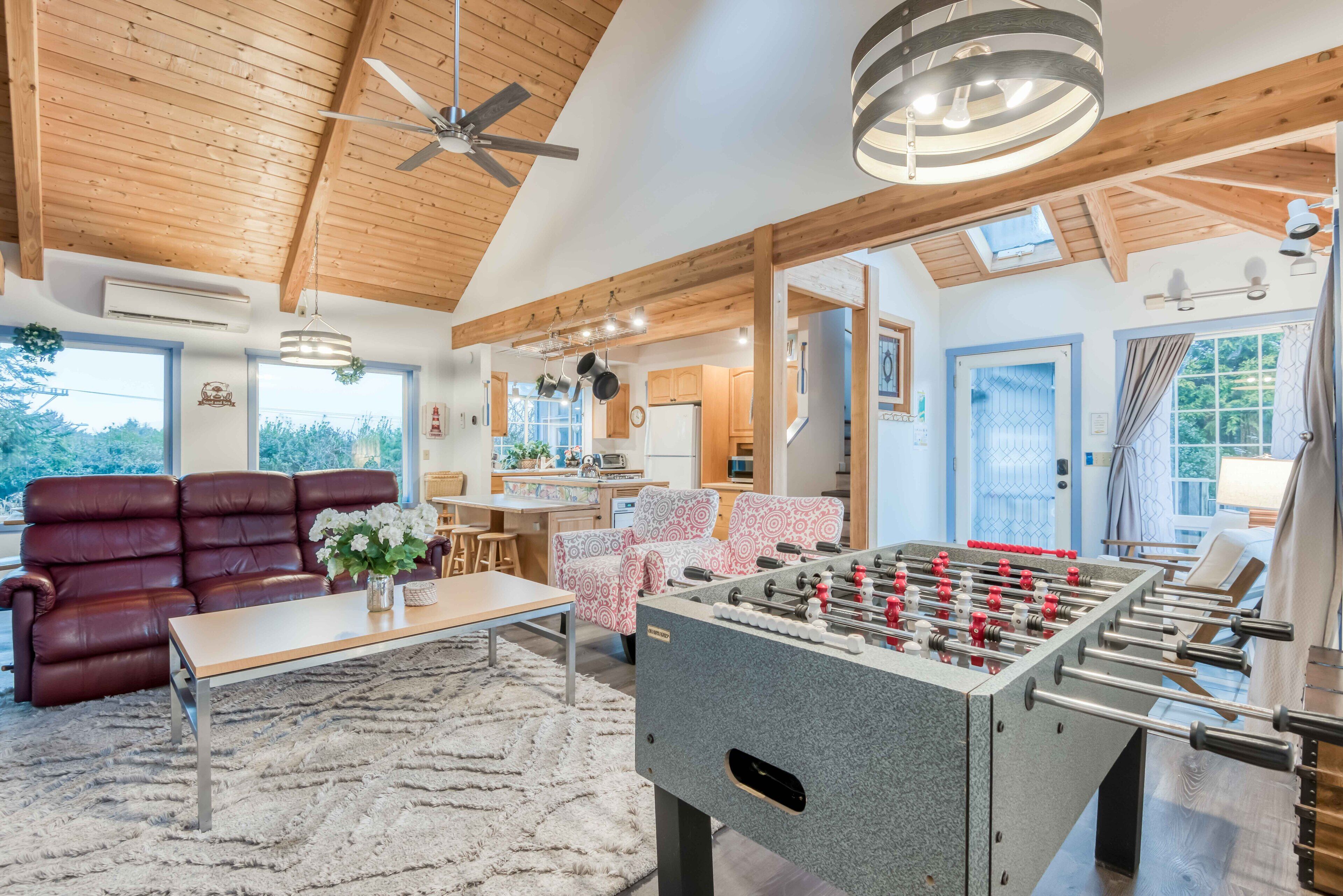 Charming Lincoln City Home has Ocean Views, Hot Tub, Fire Pit, and Pool Table!