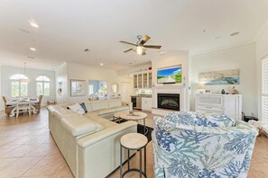Living area - La Casa Marie - 3 Bedroom Luxury Condo in Beachfront Complex - Anna Maria - By I (Holmes Beach)