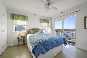 3 slaapkamers, een strijkplank/strijkijzer, wifi, beddengoed