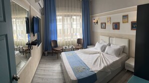 Standardværelse til 3 personer - ryger - byudsigt | Allergivenligt sengetøj, gratis Wi-Fi, sengetøj