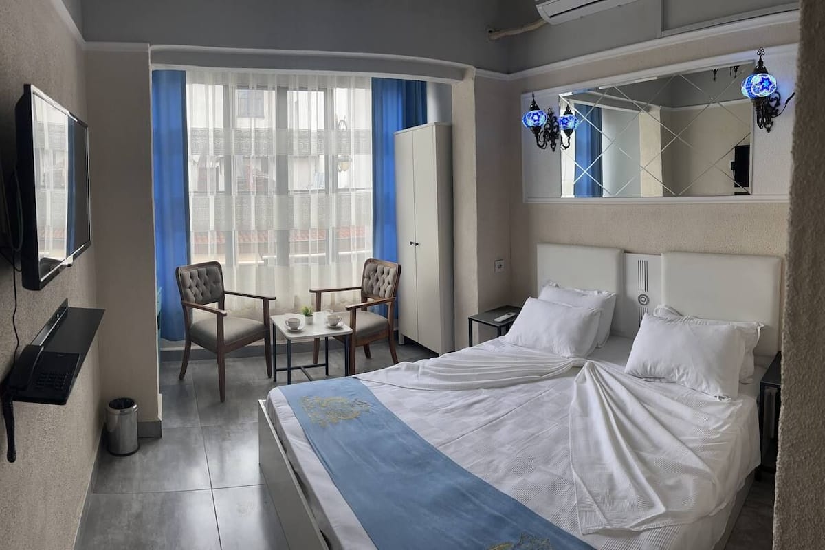 standard triple room, smoking, city view | bathroom | shower, rainfall showerhead, hair dryer, towels