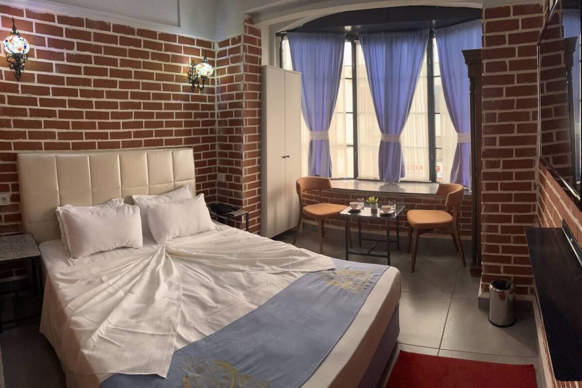 standard room, smoking, city view | hypo-allergenic bedding, free wifi, bed sheets