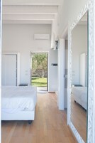 Quarto casal ou duplo superior | Edredons de pluma, frigobar, cofres nos quartos, cortinas blackout