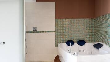 Luxury Double or Twin Room | Bathroom | Slippers
