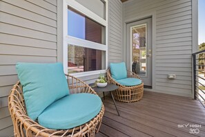 Terrace/patio - TᕼE ᒍᑌᑎIᑭEᖇ- Ace location between Coler & Slaughter Pen (Bentonville)