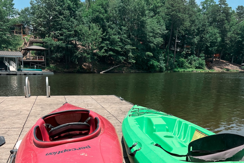 Pet Friendly! Lakefront - Crooked Creek Retreat
