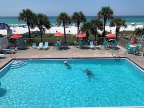 Piscina all'aperto, una piscina riscaldata
