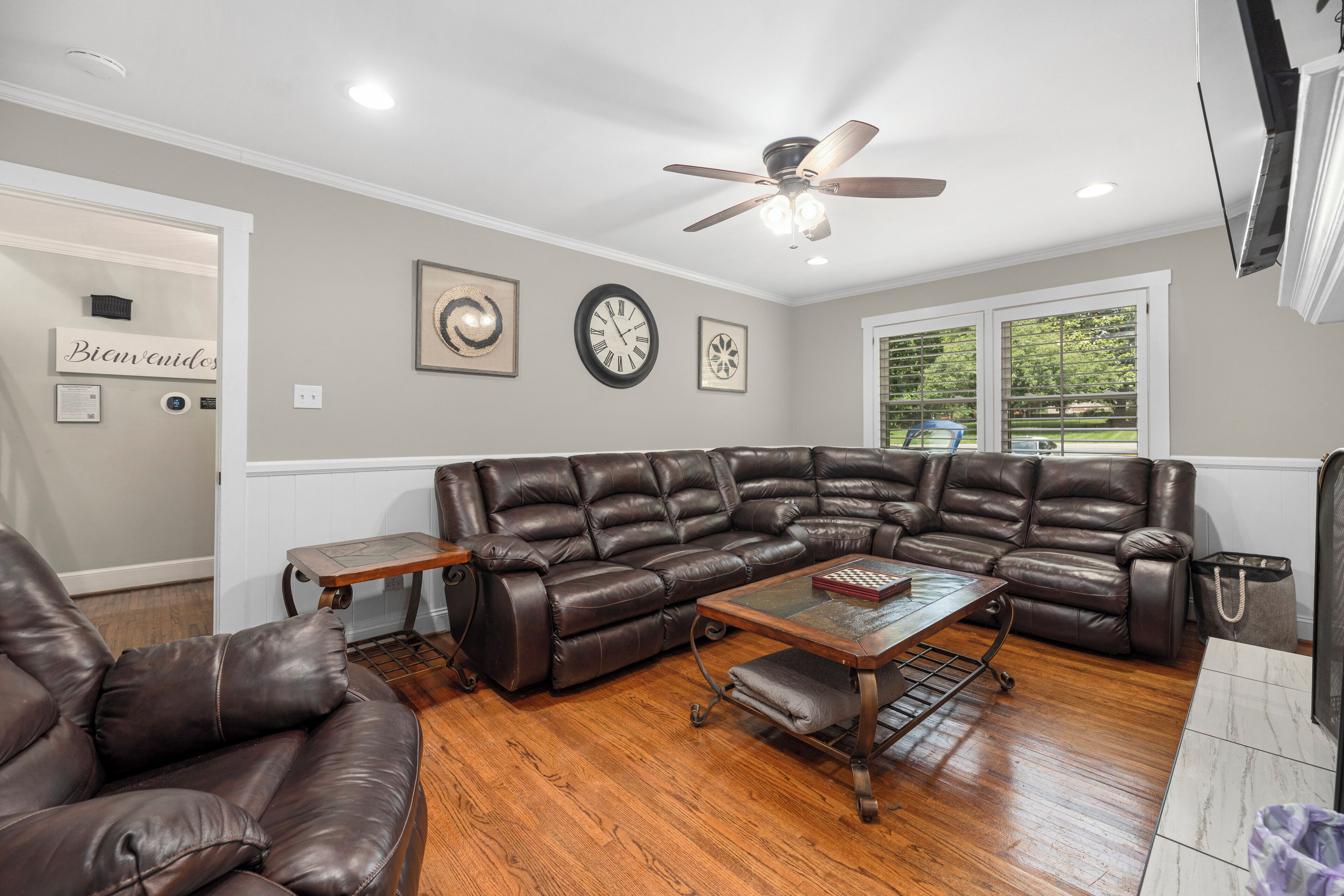 Smart TV, fireplace, video games, DVD player