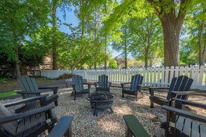 Terrace/patio - "Lakeshore Landing"- Next to Lake Norman, Pool, Game Room, Pickleball, Putt Putt (Mooresville)