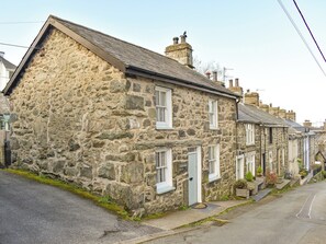Exterior - 3 bedroom accommodation in Harlech (Harlech)