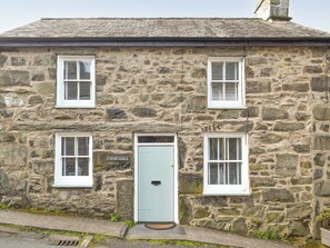Exterior - 3 bedroom accommodation in Harlech (Harlech)