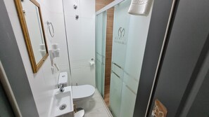 Chambre simple économique, 1 lit jumeau, non-fumeur, vue sur le complexe | Salle de bain