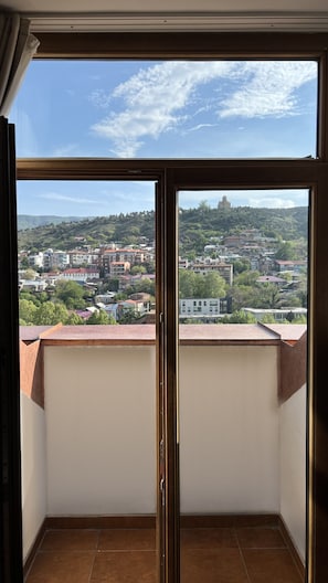 Standard-Doppelzimmer, Balkon, Stadtblick | 1 Schlafzimmer, hochwertige Bettwaren, Daunenbettdecken, Schreibtisch