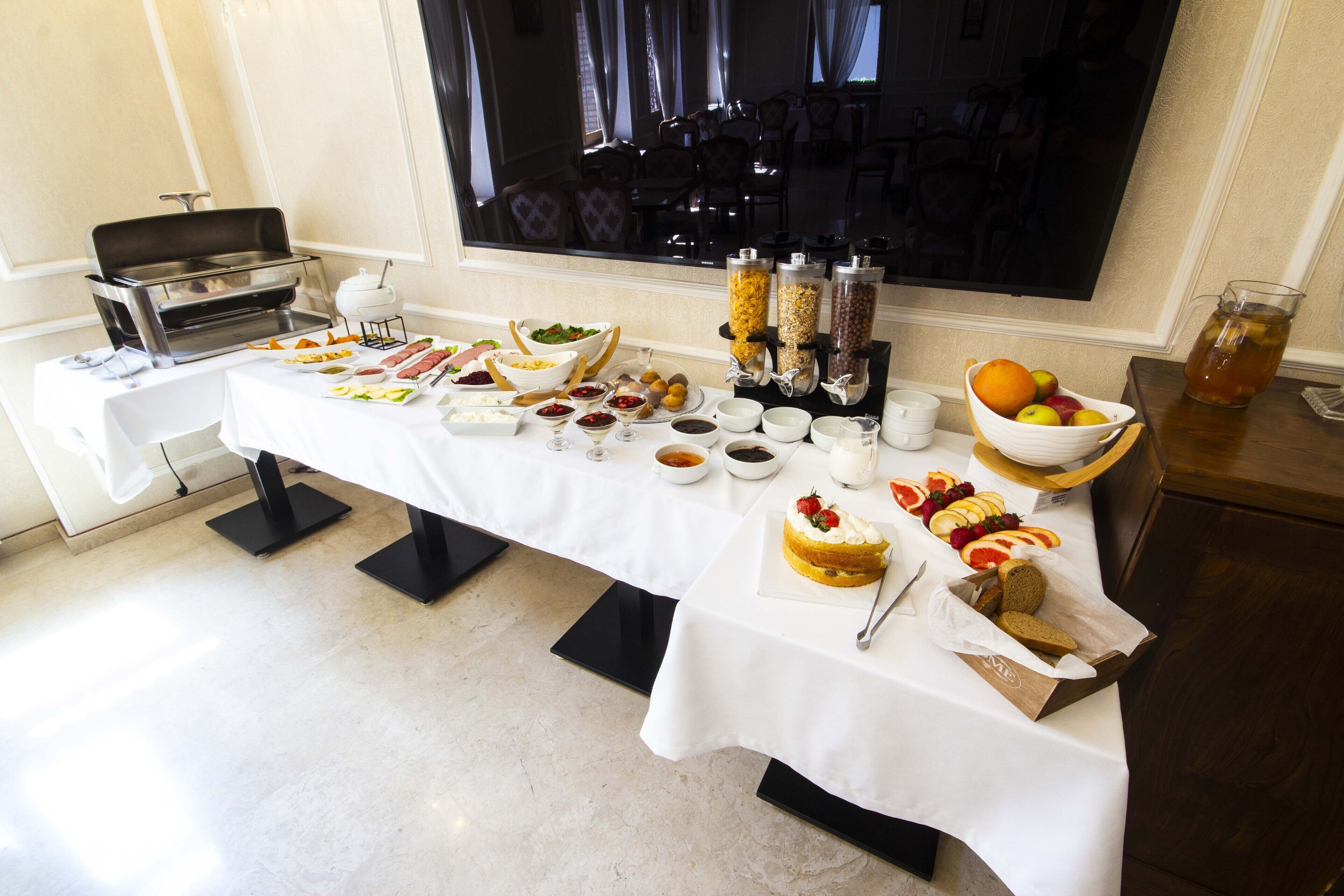 Free daily buffet breakfast
