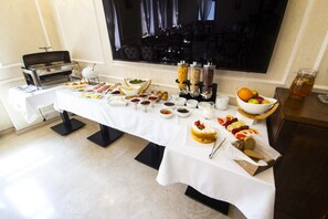 Tägliches inbegriffenes Frühstücksbuffet