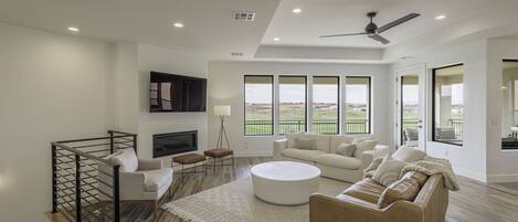 Smart TV, chimenea, reproductor de DVD y futbolito