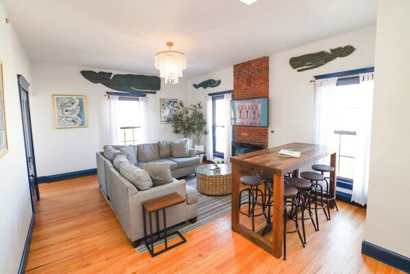 TV, fireplace, offices