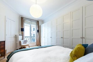 3 Schlafzimmer, Schreibtisch, Bügeleisen/Bügelbrett, WLAN