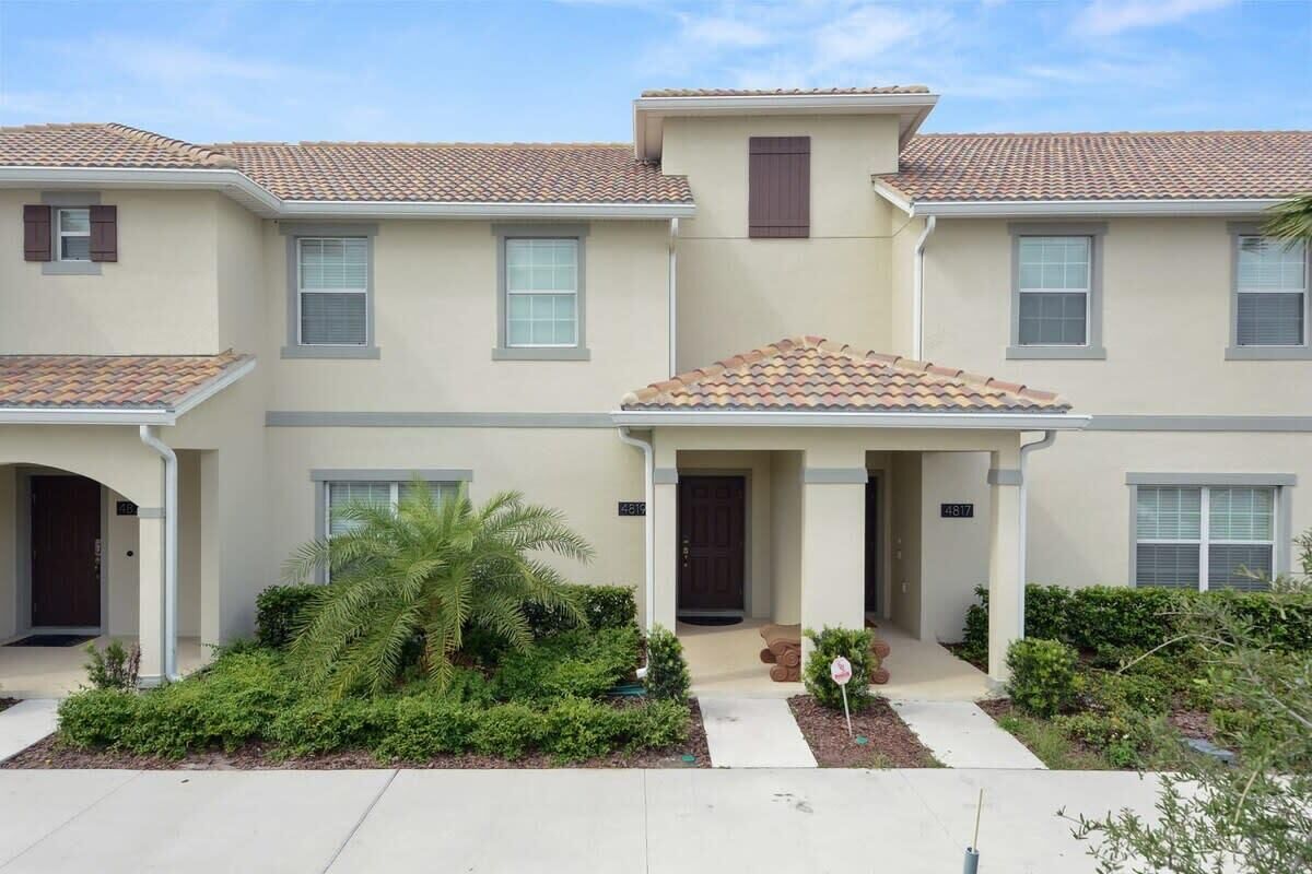 4819 Fantastic 4BD Storey Lake Resort!