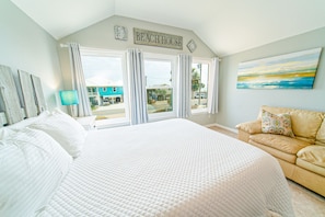 3 bedrooms, desk, iron/ironing board, free WiFi - Hot Days, Cool Savings 20% OFF!!! Across the Street w/ Gulf Views (St. George Island)