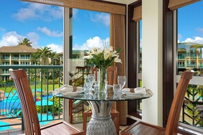 Dining - Waipouli Beach Resort Luxury Ocean View Condo (Kapaa)