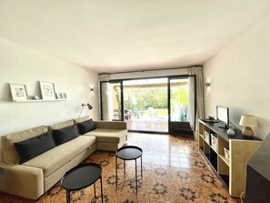 Smart TV, fireplace - IMPALS House with private garden (CT)