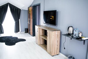 Luxury Quadruple Room | Soundproofing, free WiFi - Lions Suit Hotel (Istanbul)