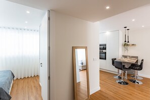 1 Schlafzimmer, Schreibtisch, Bügeleisen/Bügelbrett, kostenloses WLAN