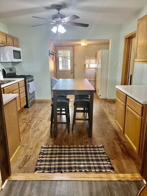 Fridge, microwave, oven, stovetop - House 300 yards from Lake Logan! A few miles from Hocking Hills State Park! (Logan)