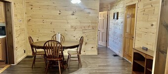 House 300 yards from Lake Logan! A few miles from Hocking Hills State Park!