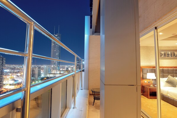 Apartment One Bed Room One Toilet-Balcony | Terraza o patio