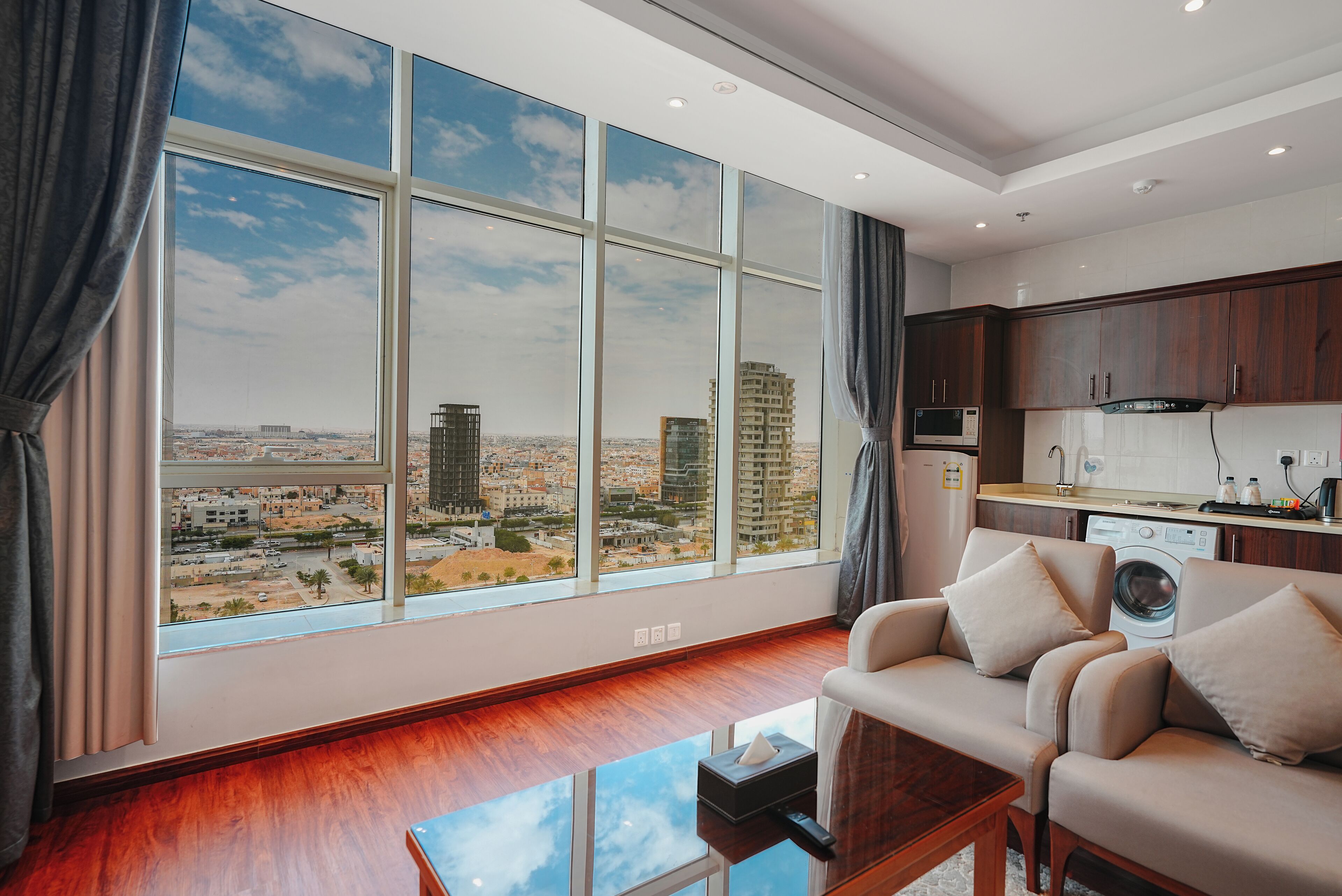 Apartment One Bed Room-Panoramic View | Cocina privada | Frigorífico grande, horno, placa de cocina y cafetera o tetera