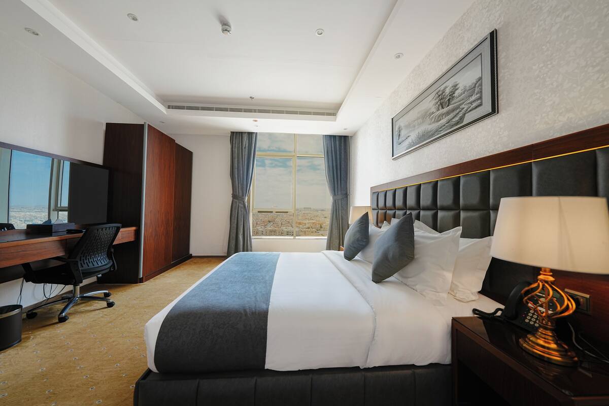 Apartment One Bed Room-Side View | Mısır pamuklu çarşaf takımı, kaliteli yatak takımı 