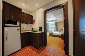 Deluxe Studio | Private kitchen | Full-size fridge, oven, stovetop, coffee/tea maker