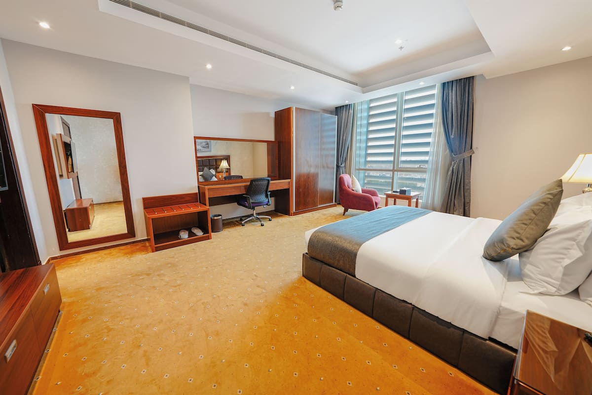 Deluxe Studio | Egyptian cotton sheets, premium bedding, pillowtop beds