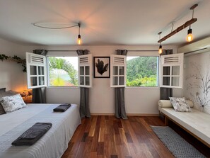 4 habitaciones, tabla de planchar con plancha y cuna de viaje 