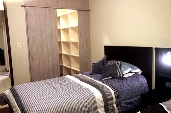 2 Schlafzimmer, Schreibtisch, Internetzugang, Bettwäsche